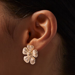 Clous d&#39;oreilles &agrave; fleurs textur&eacute;s couleur dor&eacute;e,
