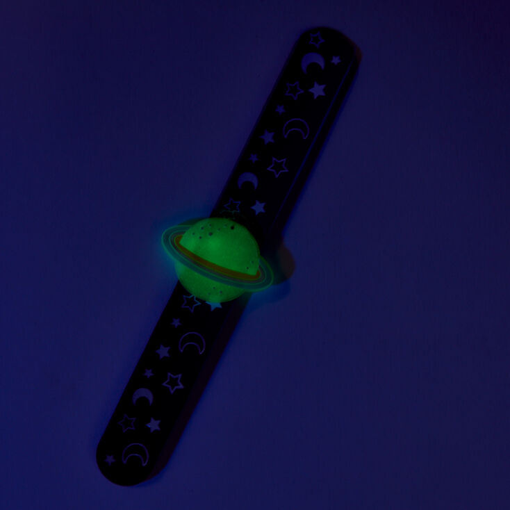 Bracelet enrouleur &eacute;toiles et plan&egrave;te phosphorescents violet,