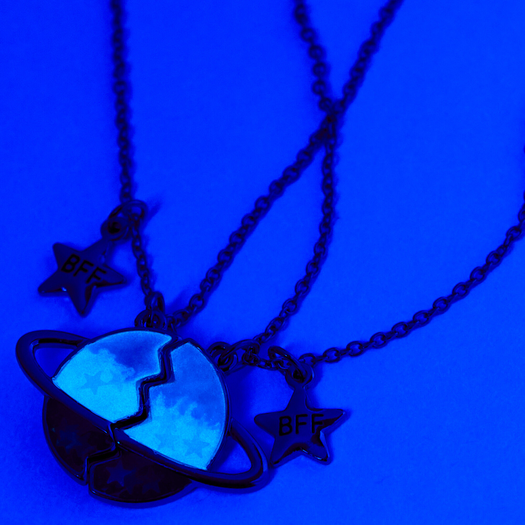 Best Friends Glow In The Dark Pink Confetti Split Heart Necklaces - 2 Pack  | Pink confetti, Friend jewelry, Heart necklace