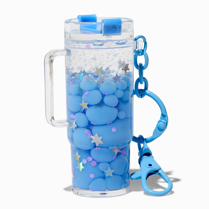 Porte-cl&eacute;s gobelet rempli d&rsquo;eau bleu,
