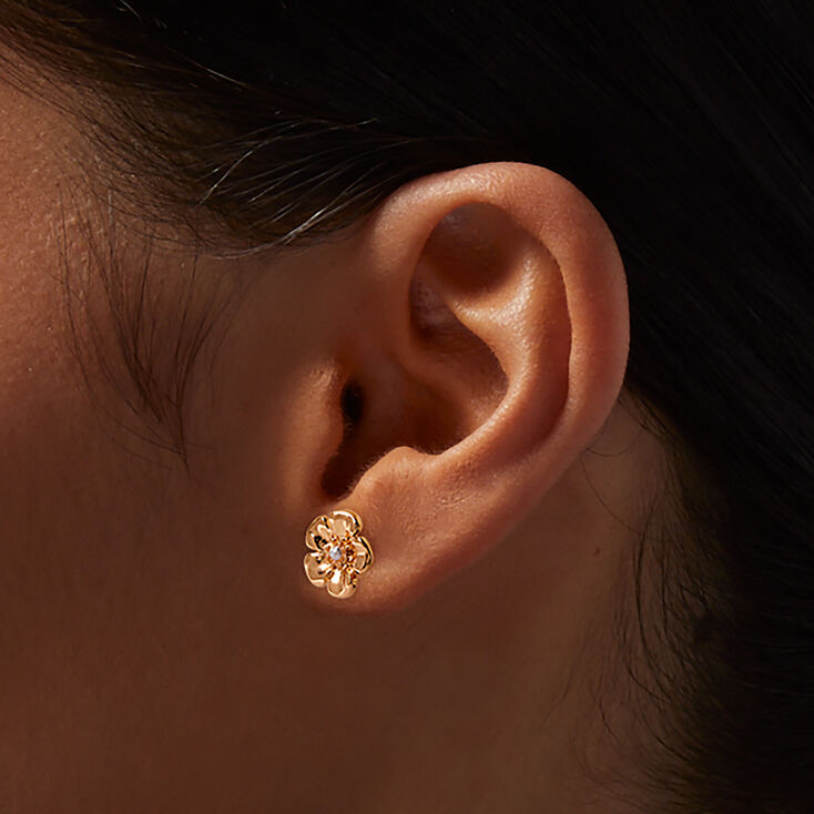 Clous d&#39;oreilles &agrave; fleurs couleur dor&eacute;e,