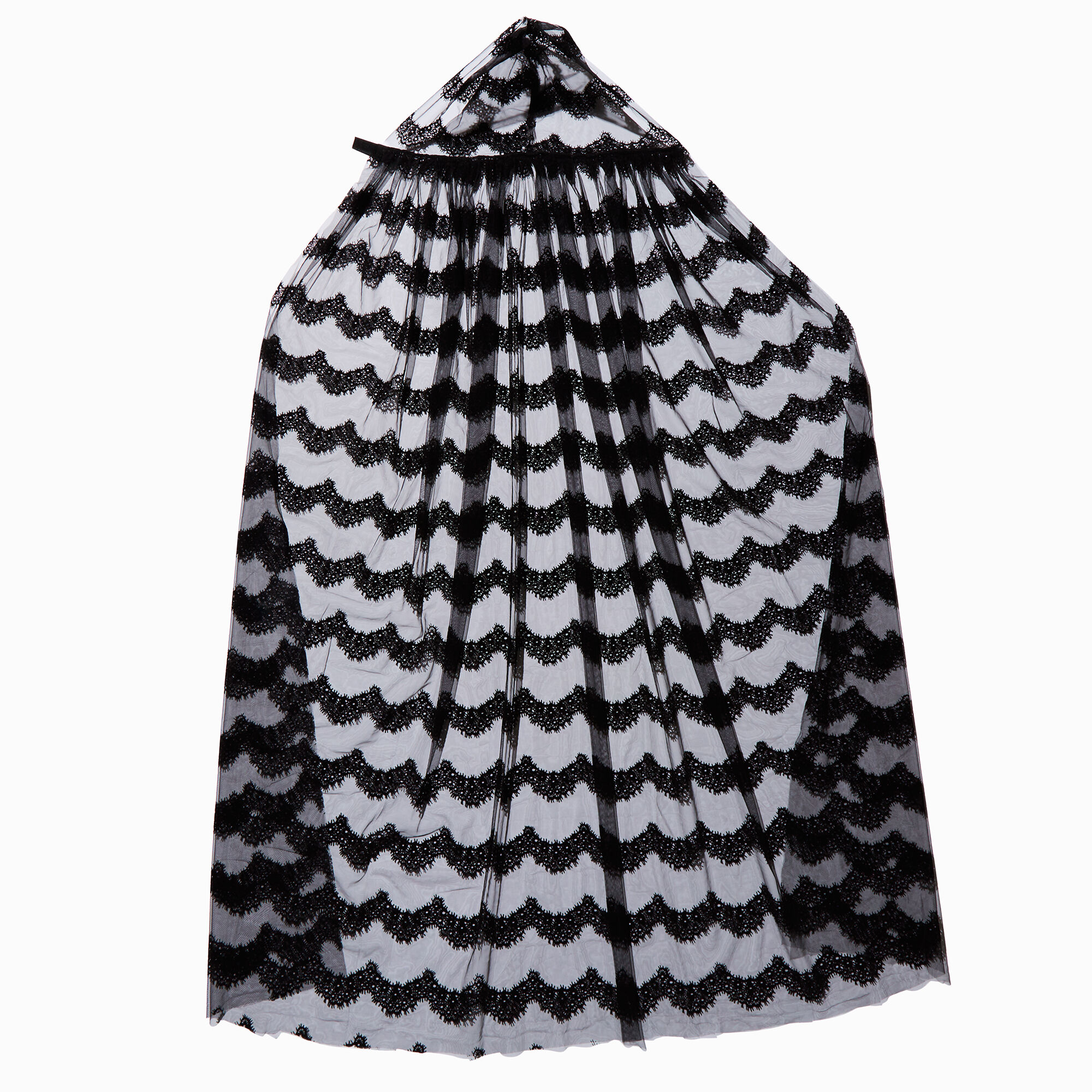 Cape à capuche en tissu extra-fin et dentelle noire,