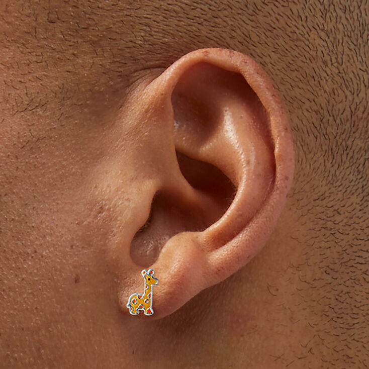 Clous d&#39;oreilles girafe &eacute;maill&eacute;s couleur argent&eacute;e,