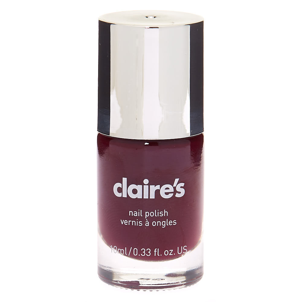 Vernis à ongles uni couleur mûre,