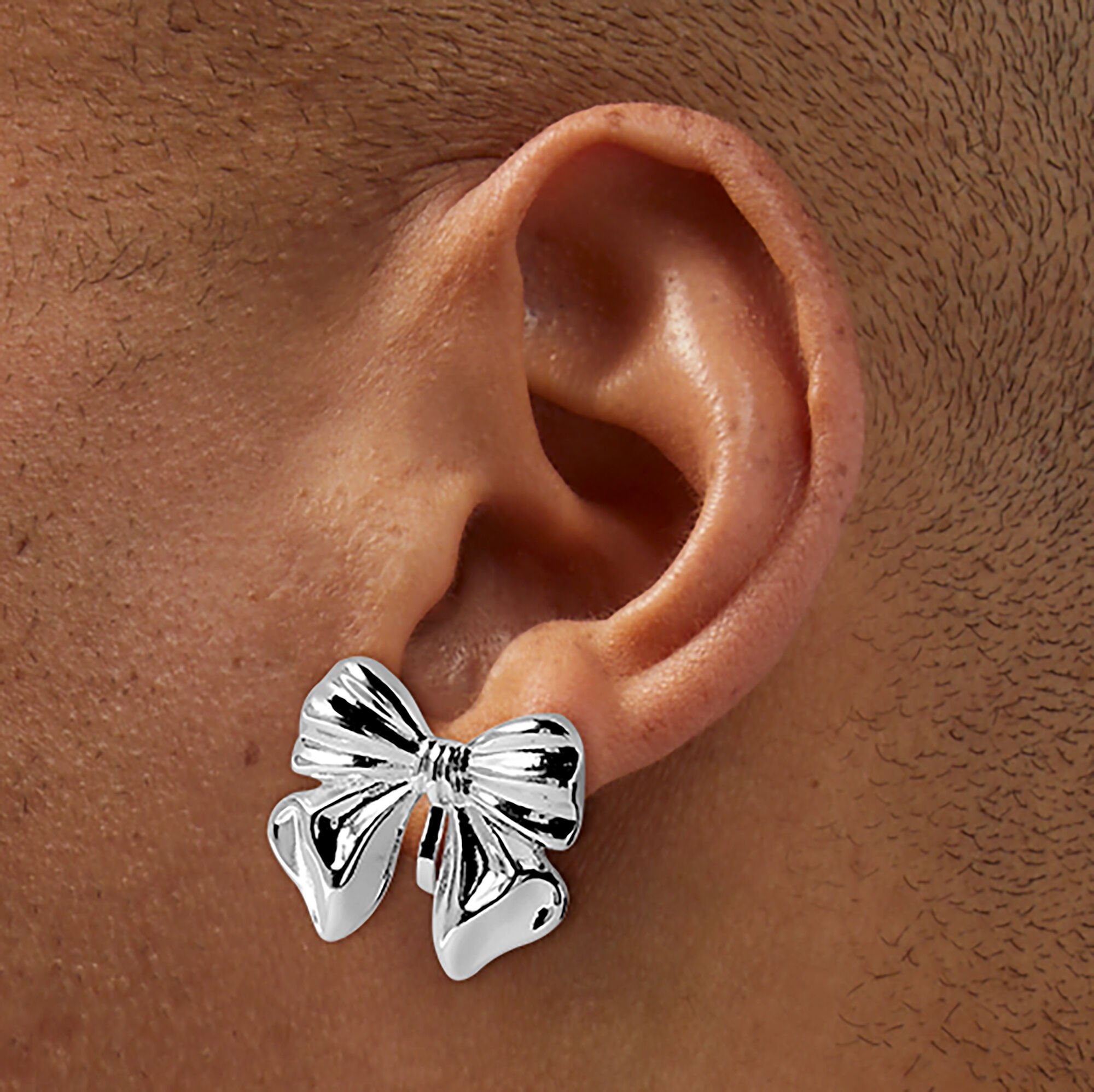 Clous d'oreilles nœuds couleur argentée,