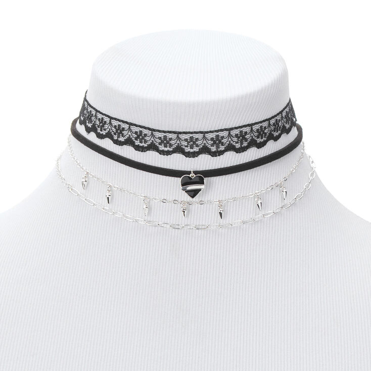 Ras-de-cou vari&eacute;s c&oelig;ur en &eacute;mail noir - Lot de 4,