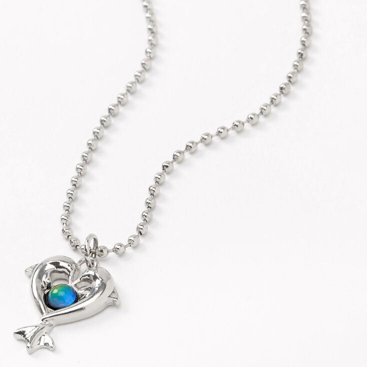 Collier &agrave; pendentif c&oelig;ur dauphin d&rsquo;humeur couleur argent&eacute;e,