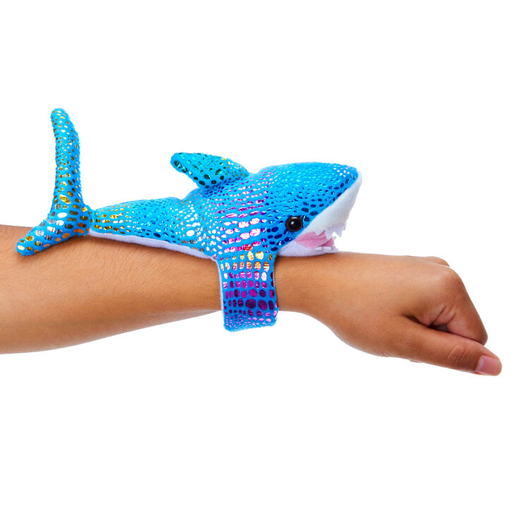 Claire&#39;s Club &#35;Lovable Huggable&reg; Shark Slap Bracelet - Blue,