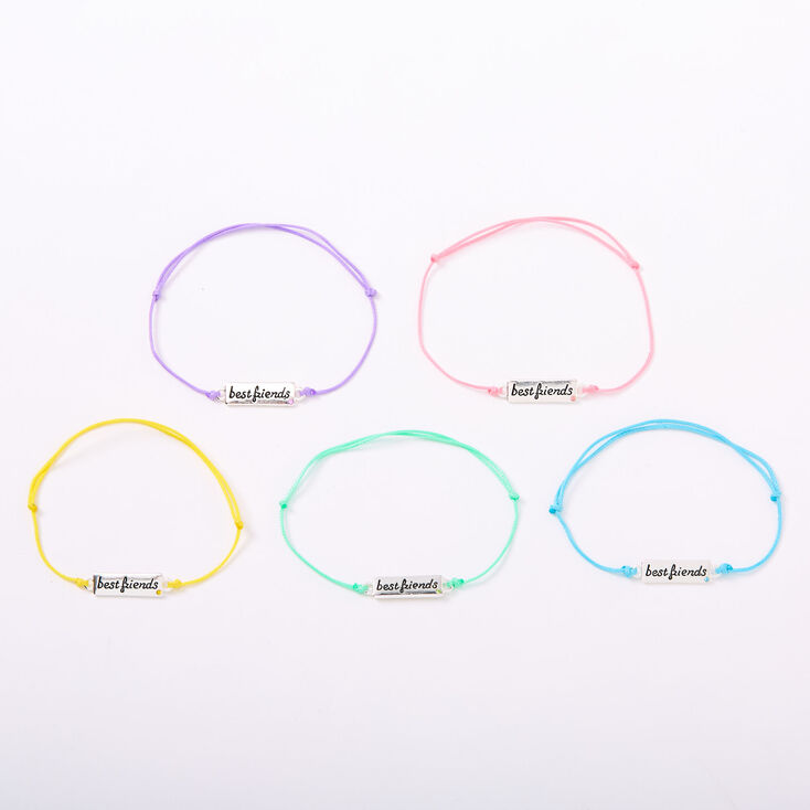 Bracelets d&rsquo;amiti&eacute; r&eacute;glables plaques m&eacute;talliques aux tons pastel - Lot de 5,