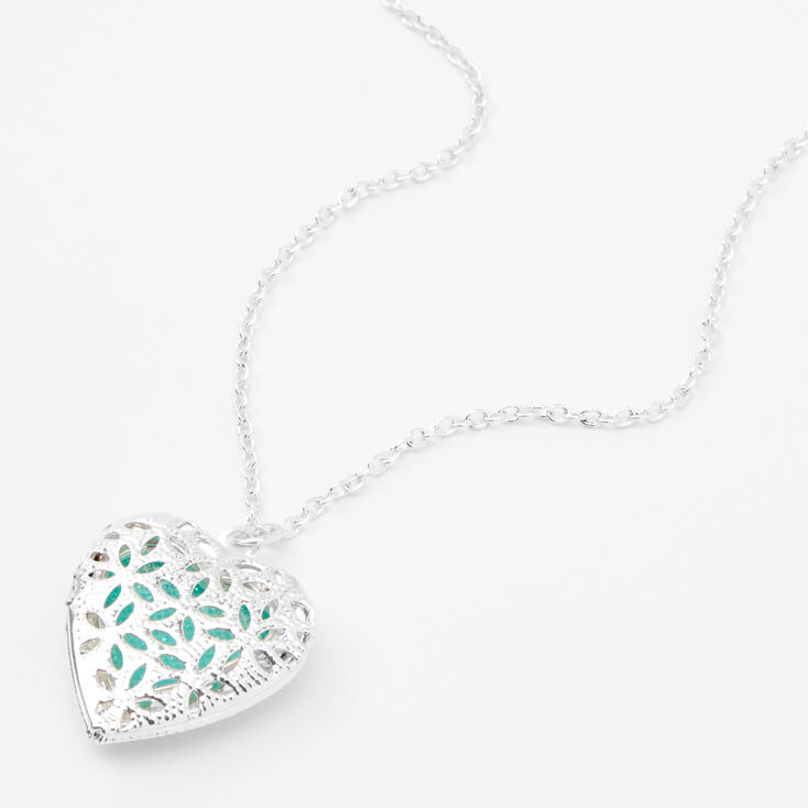 Collier &agrave; pendentif en m&eacute;daillon c&oelig;ur qui brille dans le noir,