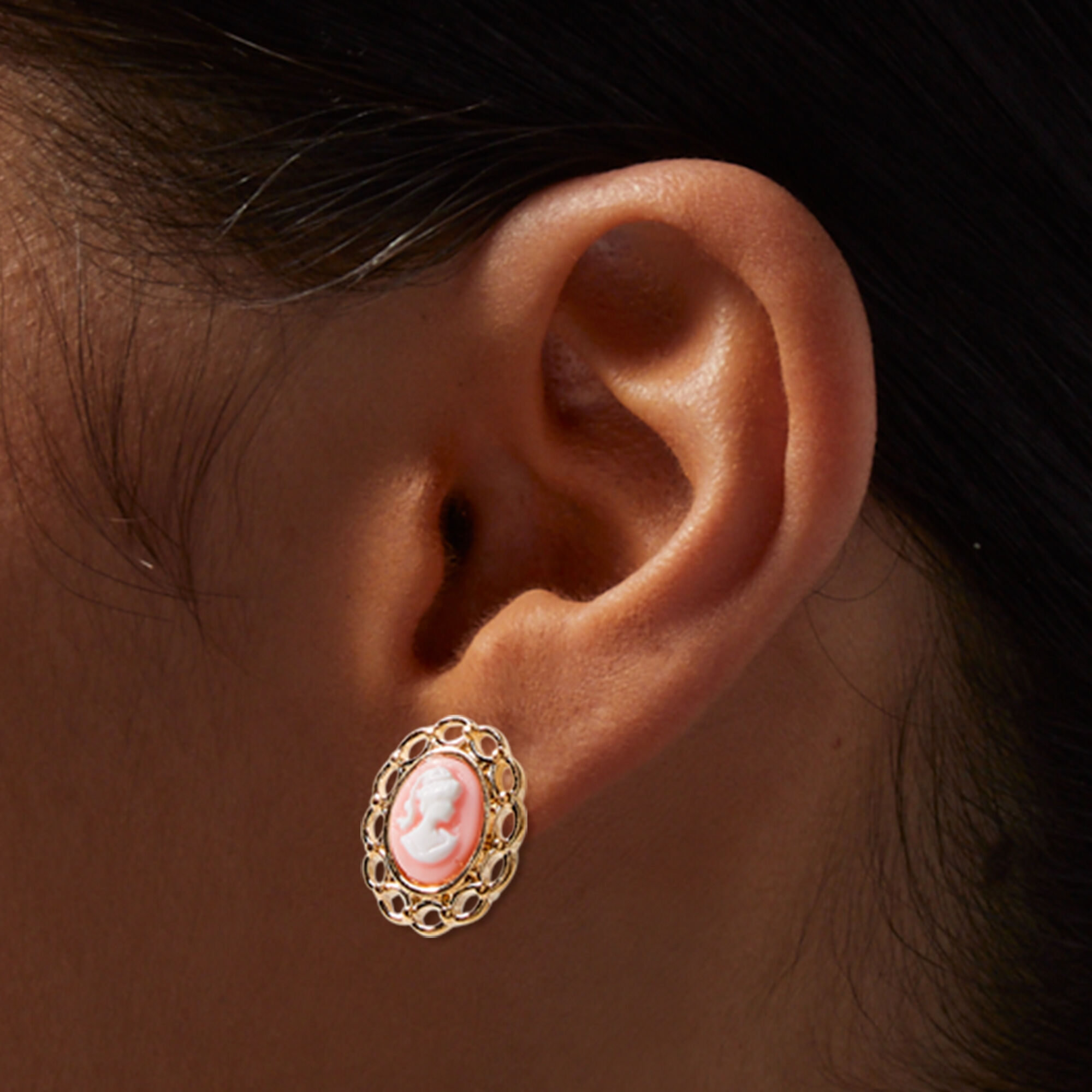 Clous d'oreilles camée rose couleur dorée,