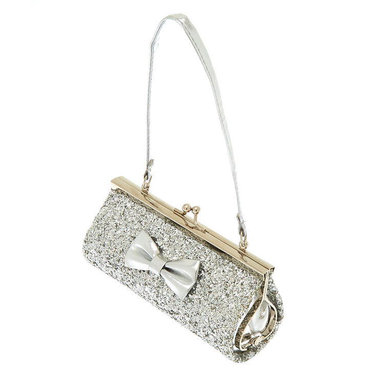 Sac pochette &agrave; n&oelig;ud paillet&eacute; couleur argent&eacute; du Claire&#39;s&nbsp;Club,