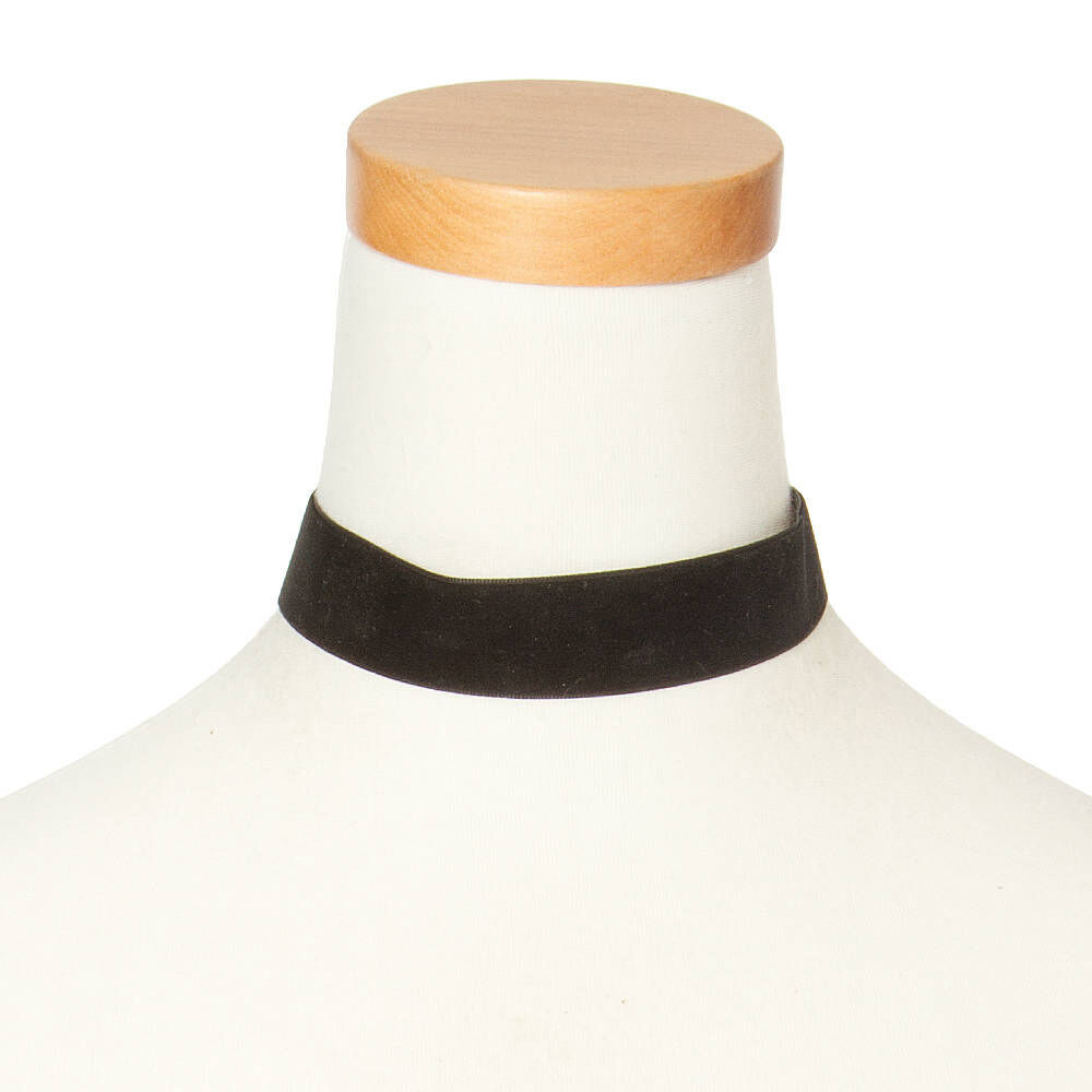 Thick black necklace discount