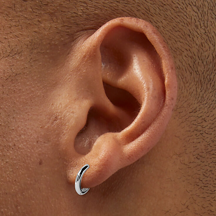 Cr&eacute;oles &agrave; charni&egrave;re 8&nbsp;mm et c&oelig;urs, clou rond 2&nbsp;mm en zircon cubique couleur argent&eacute;e C&nbsp;LUXE by Claire&rsquo;s - Lot de 3,