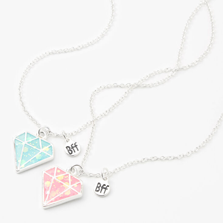 Colliers &agrave; pendentif diamant d&rsquo;imitation phosphorescent best friends - Lot de 2,