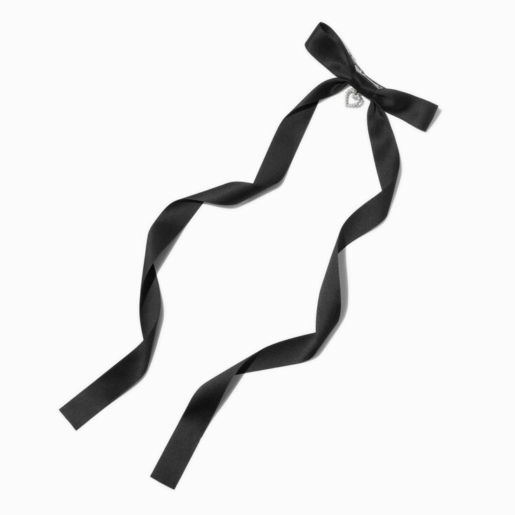 Barrette &agrave; longs pans satin&eacute;e noire avec breloque c&oelig;ur,