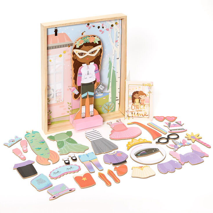 Story Magic Wooden Dress Up Dolls with Tin 4 Dolls 40-50 Magnetic pieces