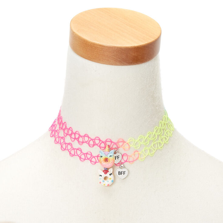 Claire's Lot de 2 ras-de-cou best friends effet tatouage donut fluo