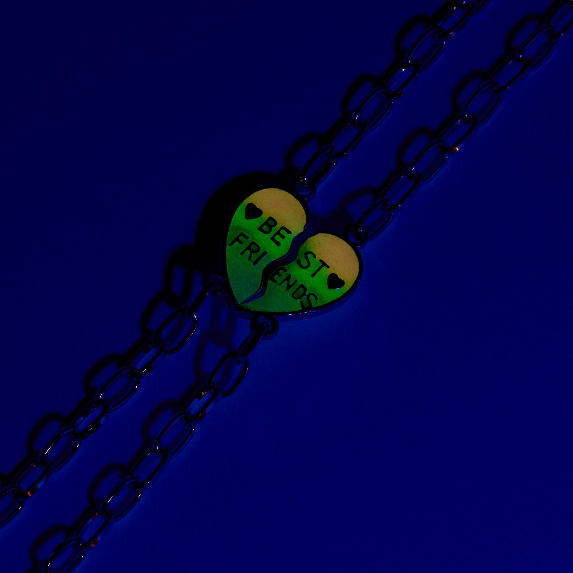 Bracelets à breloques cœur fendu arc-en-ciel phosphorescents best friends - Lot de 2,