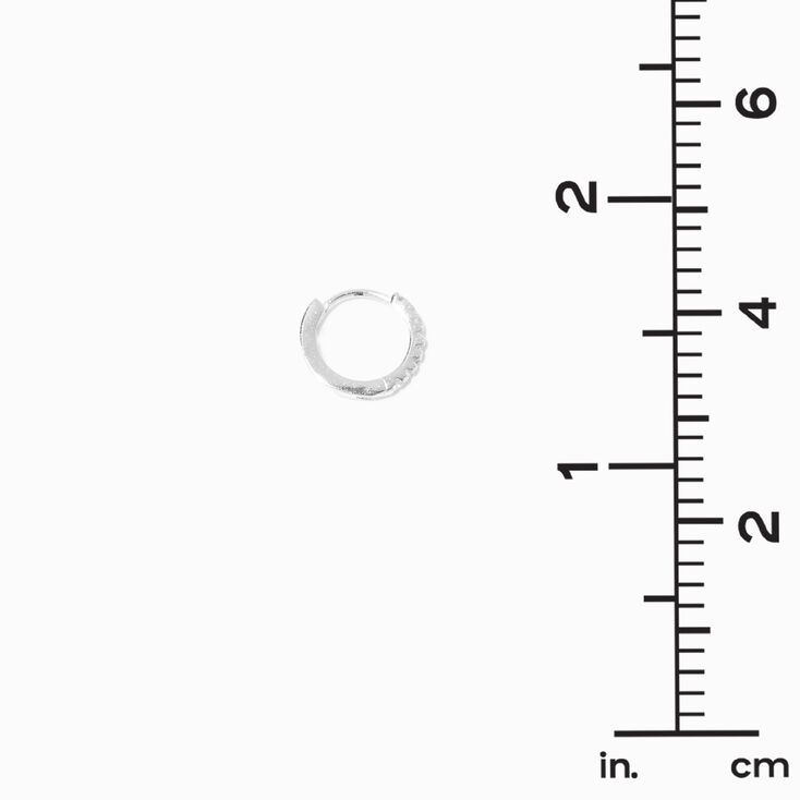 Cr&eacute;oles &agrave; charni&egrave;re 8&nbsp;mm en zircon cubique d&rsquo;imitation couleur argent&eacute;e C&nbsp;LUXE by Claire&rsquo;s,