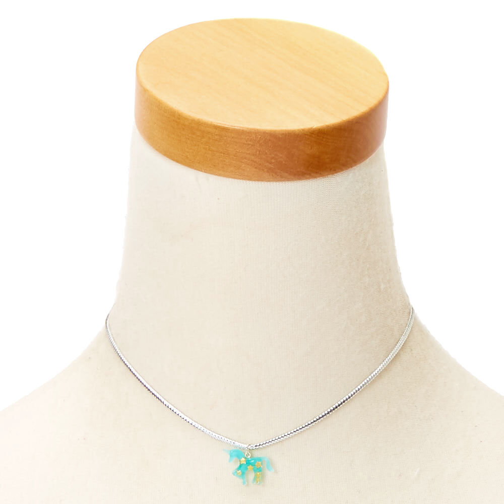 Collier à pendentif licorne couleur argenté du Club Claire's,