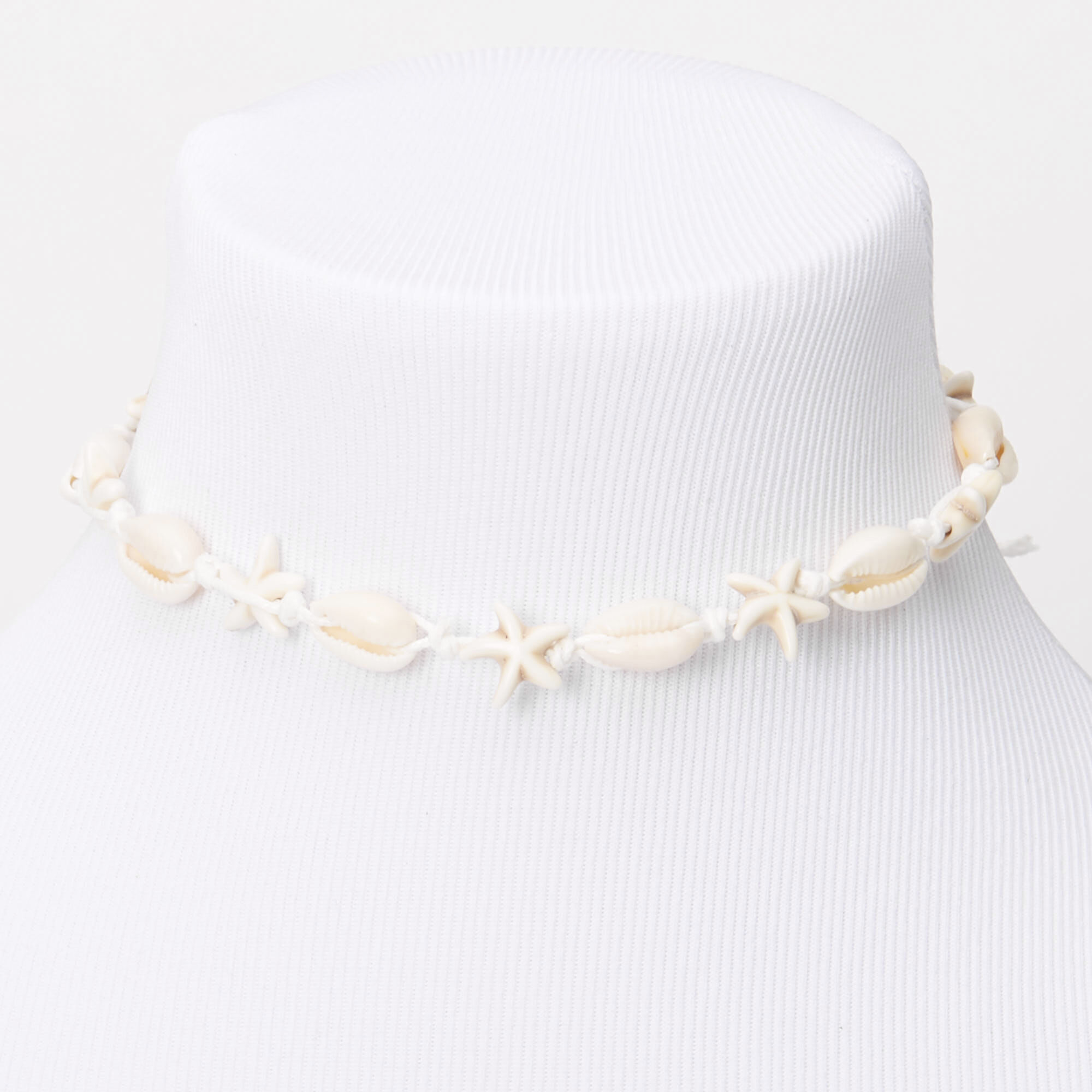Choker best sale with seashell