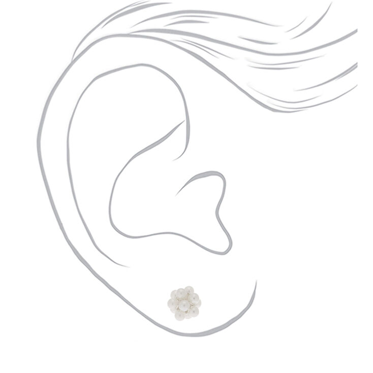 Clous d&#39;oreilles avec perles d&#39;imitation en grappe couleur argent&eacute;e - Ivoire,