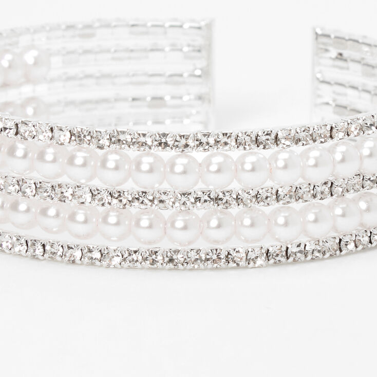 Bracelet manchette &agrave; cinq rangs de perles d&rsquo;imitation et strass couleur argent&eacute;e,