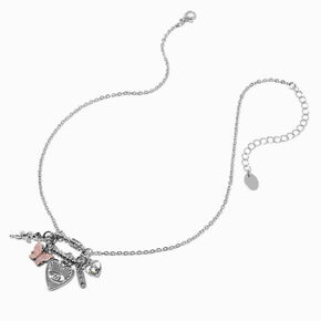 Collier &agrave; pendentif breloques mousqueton couleur argent&eacute;e,