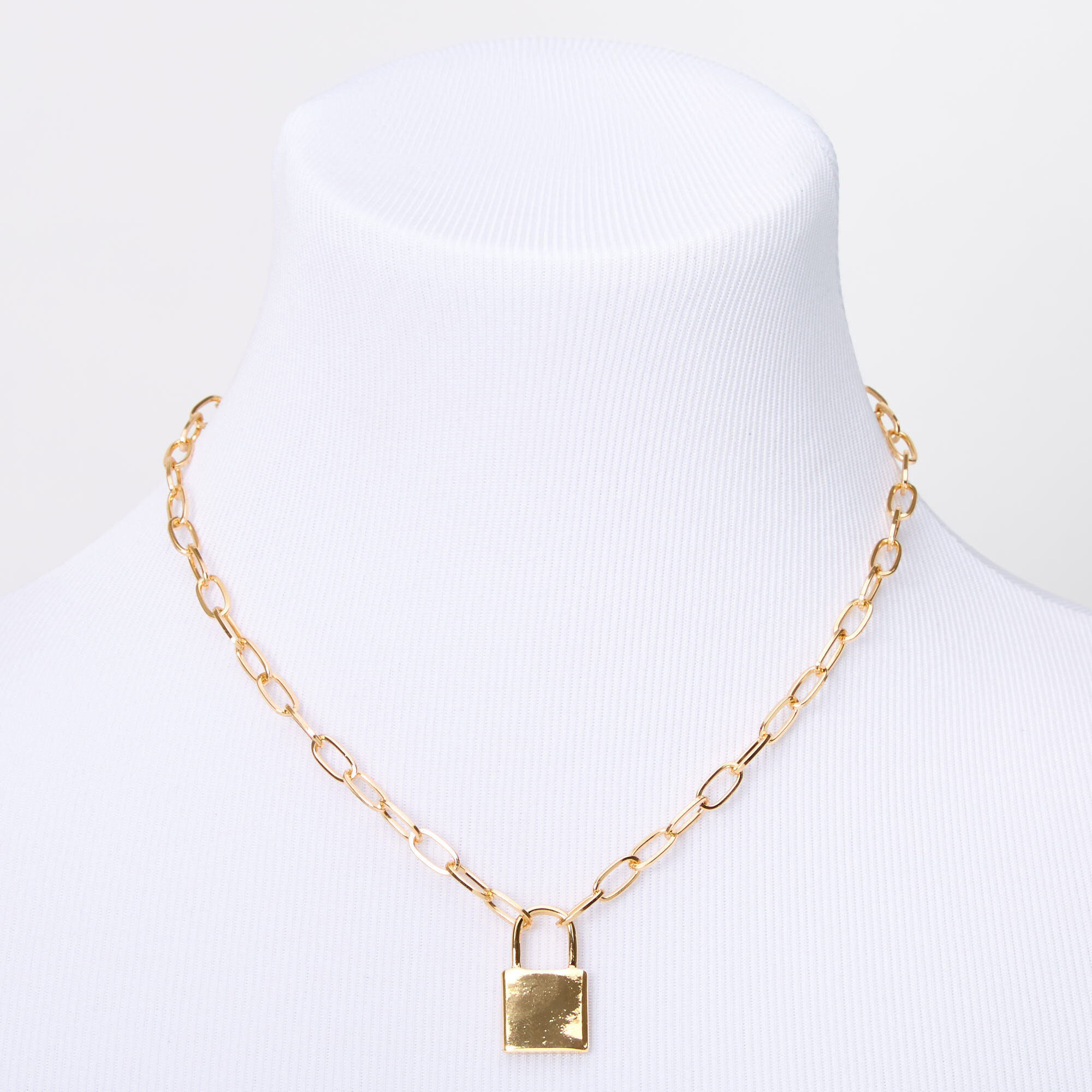 Gold chain outlet with lock pendant