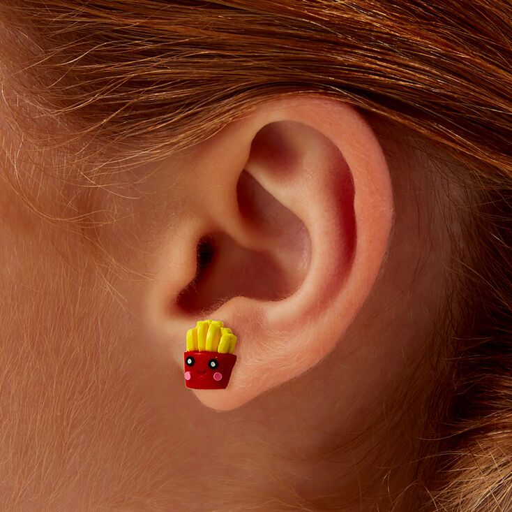 Clous d&#39;oreilles frites visage souriant,