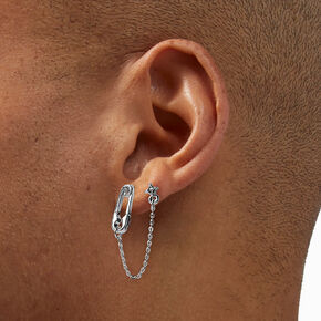 Clous d&#39;oreilles reli&eacute;s par une cha&icirc;ne &eacute;toile rayonnante et &eacute;pingle &agrave; nourrice couleur argent&eacute;e,
