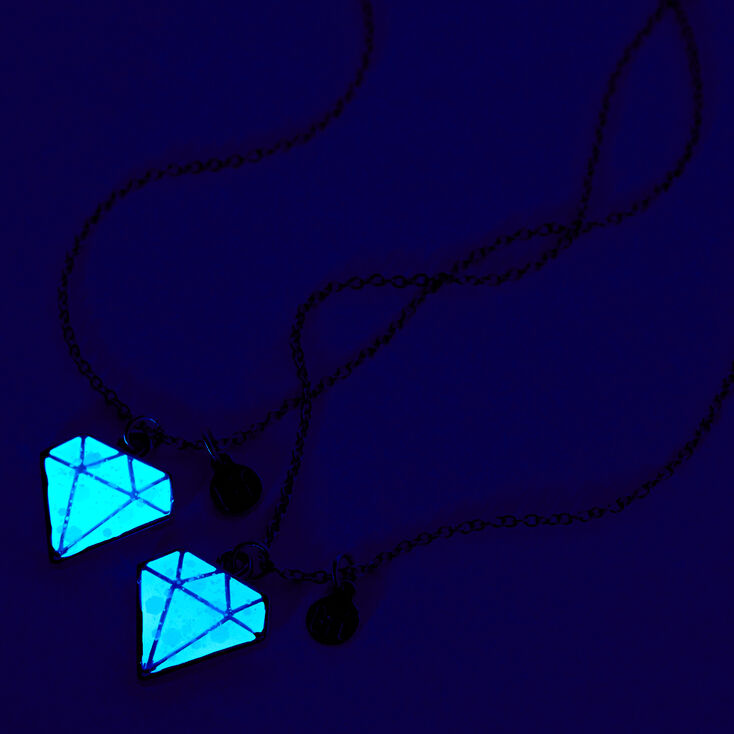 Colliers &agrave; pendentif diamant d&rsquo;imitation phosphorescent best friends - Lot de 2,