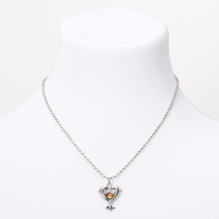 Collier &agrave; pendentif c&oelig;ur dauphin d&rsquo;humeur couleur argent&eacute;e,