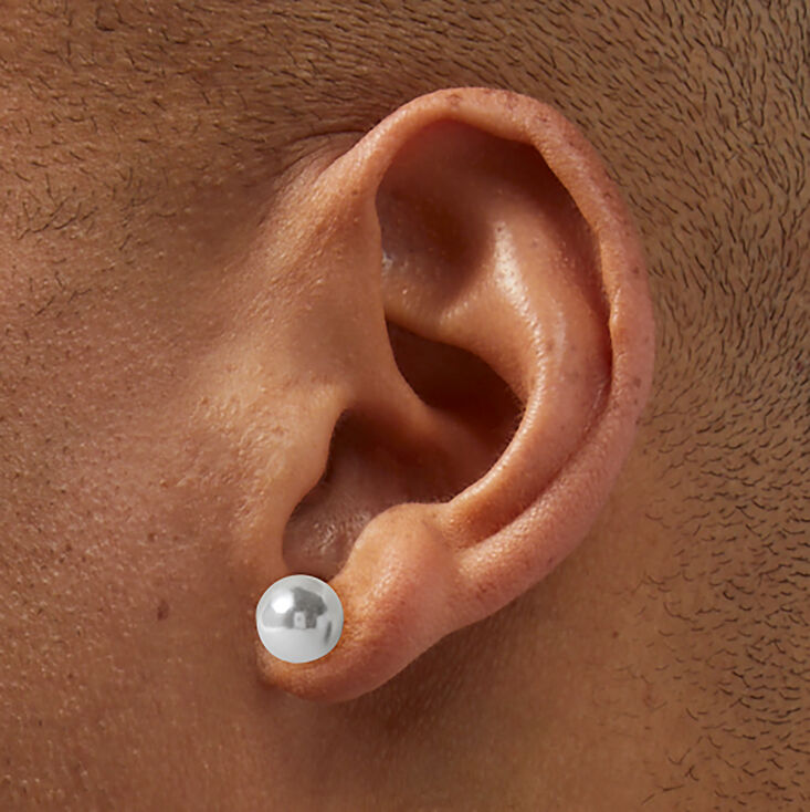 Clous d&rsquo;oreilles de diff&eacute;rentes tailles avec perles d&#39;imitation blancs - Lot de 9,