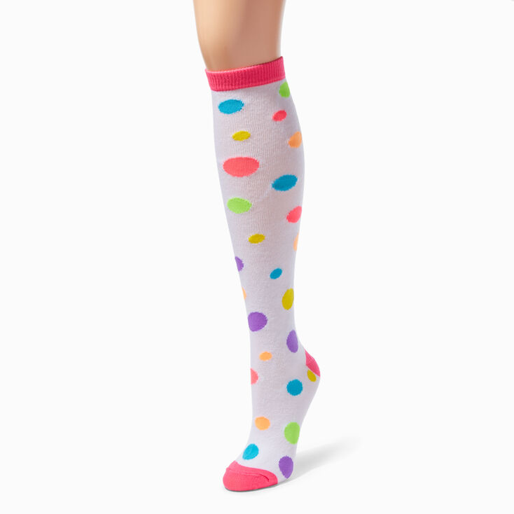 Chaussettes montantes &agrave; pois aux couleurs vives,