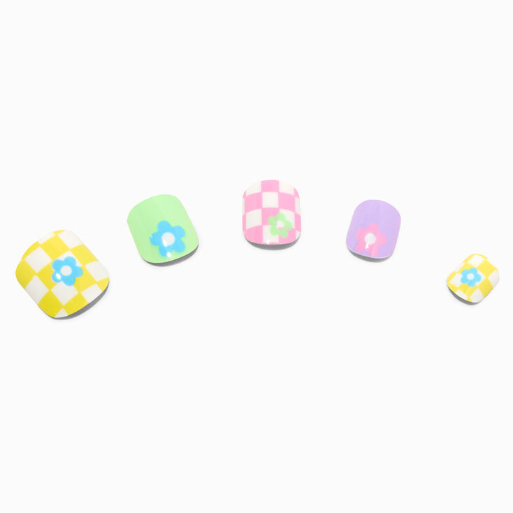 Checkered Daisy Square Press On Vegan Faux Nail Set - 24 Pack,