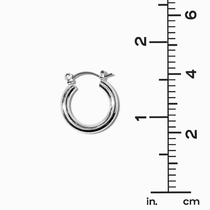 Boucles d&#39;oreilles superposables anneaux tubulaires couleur argent&eacute;e - Lot de 3,