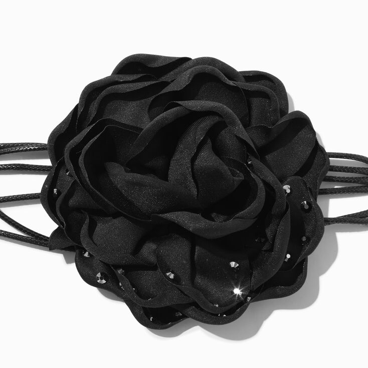 Ras-de-cou rose noire clout&eacute;e,