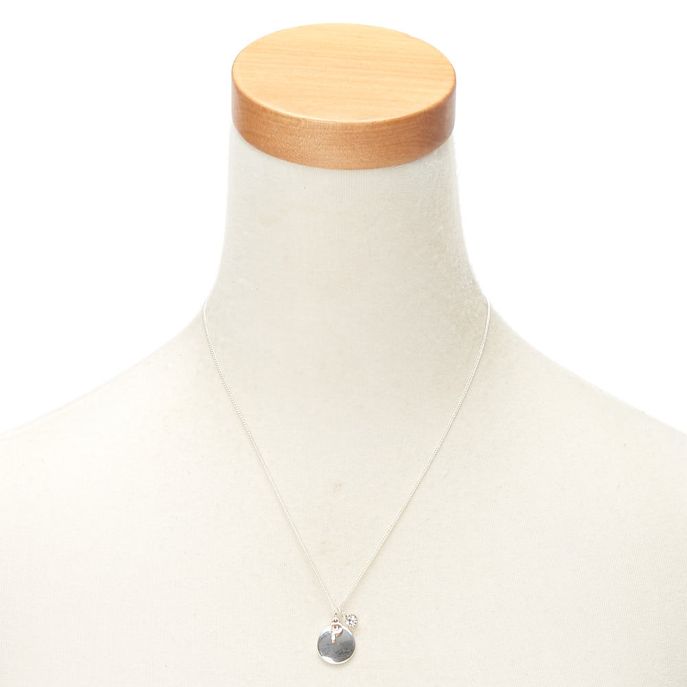 Collier à pendentif avec breloque initiale « P »,