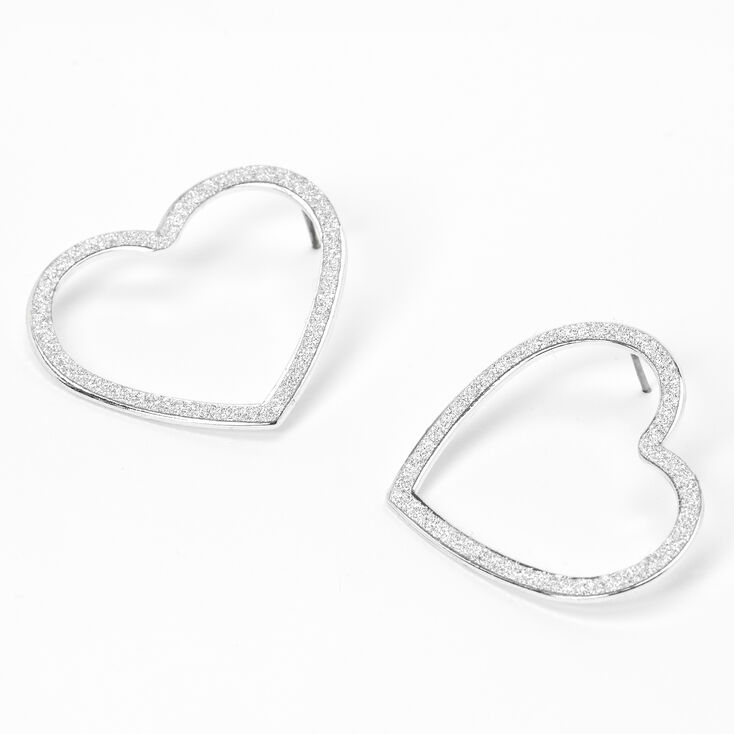 Clous d&#39;oreilles en forme de c&oelig;ur ajour&eacute;s &agrave; paillettes argent&eacute;es,