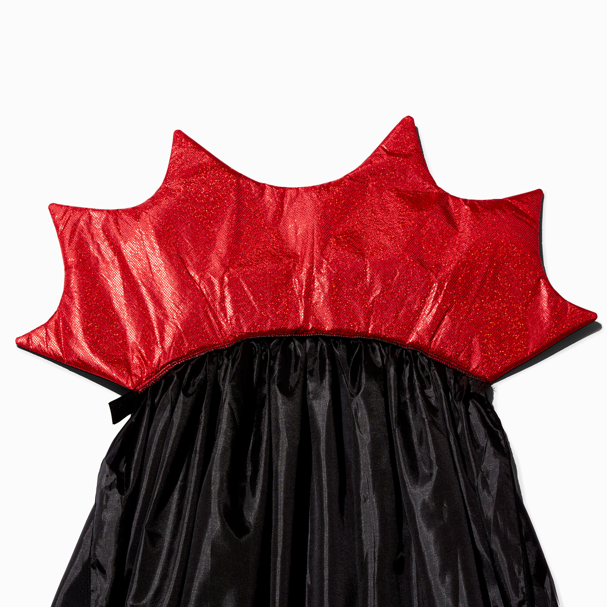 Cape de vampire rouge et noire,